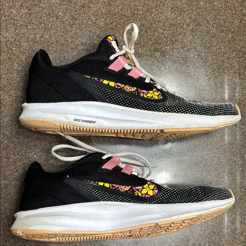 SOLD NIKE DOWNSHIFTER 9 SE Floral Swoosh Black Lotus Pink Size 8.5 women’s